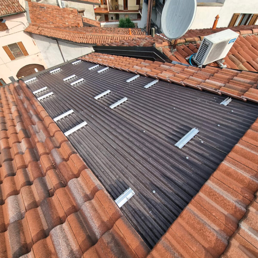 impianto-fotovoltaico-pannello-rosso-2