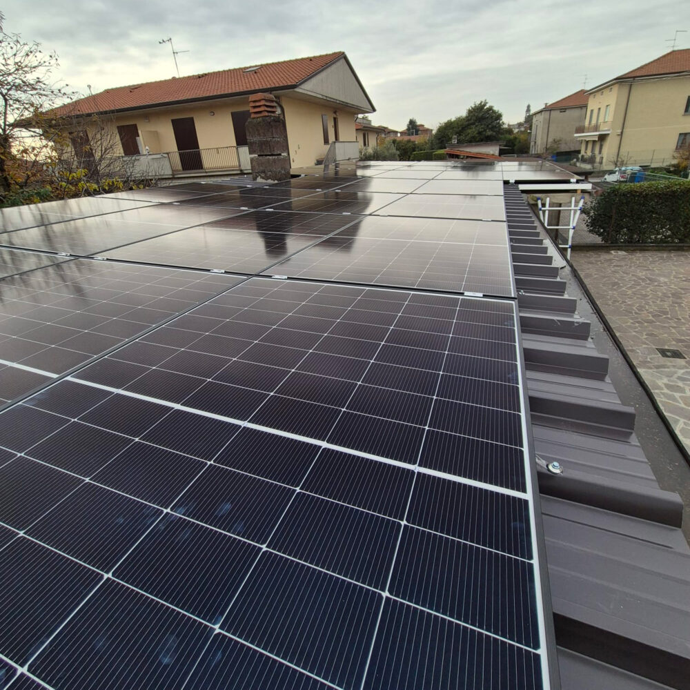 impianto-fotovoltaico-su-lamiera-residenziale