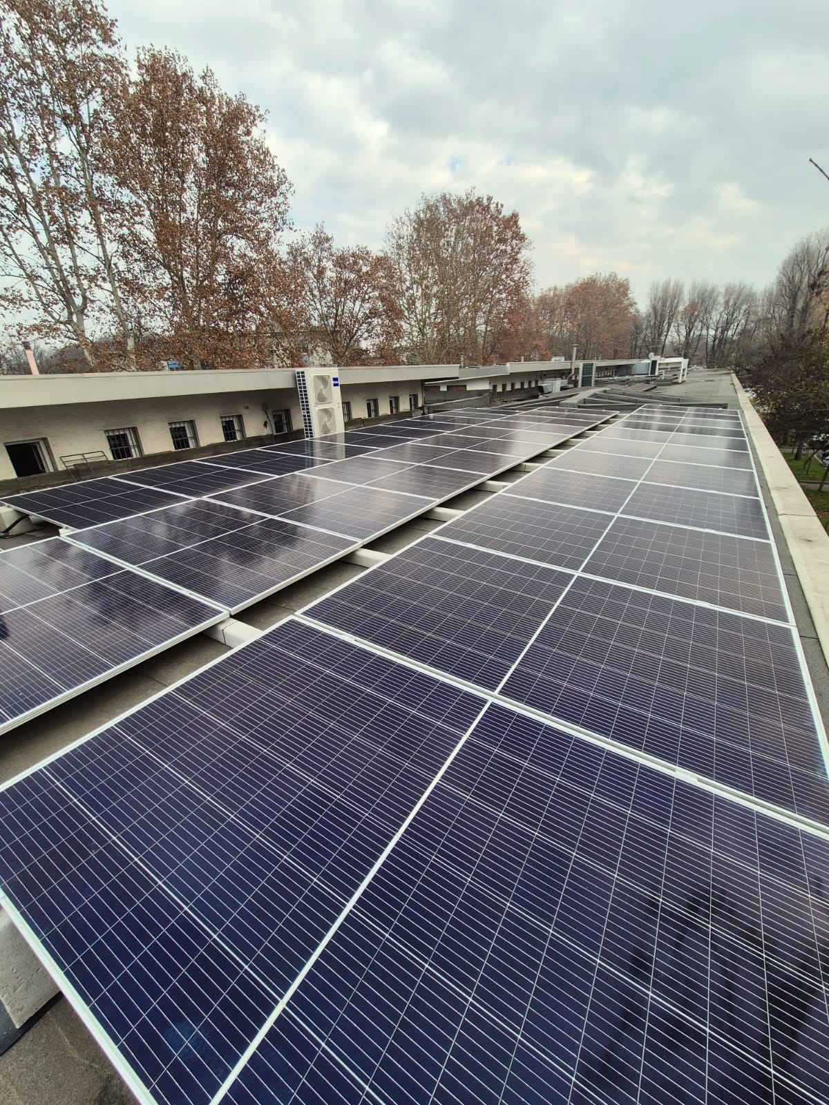 Moduli fotovoltaici 3SUN installati per un’attività commerciale a San Donato Milanese